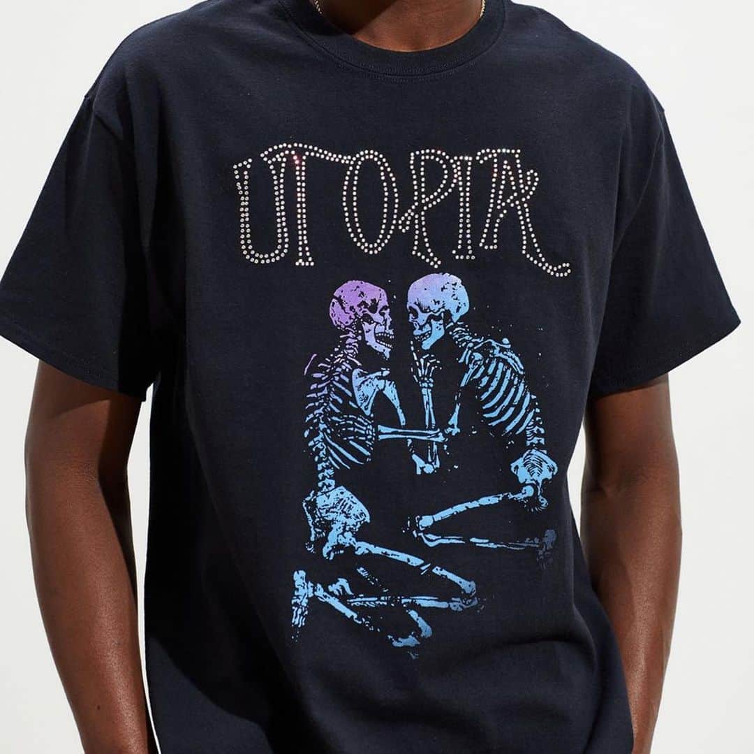 アルトゥルさんのインスタグラム写真 - (アルトゥルInstagram)「Utopia Tee. Link in bio. |#altruapparel #urbanoutfitters」5月13日 7時03分 - altruapparel
