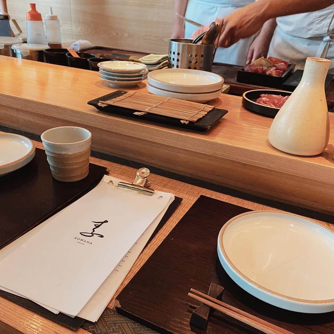 キム・ジュニさんのインスタグラム写真 - (キム・ジュニInstagram)「카린선글라스 이렇게 폭발적으로 애정해주셔서 너무 감사해요🙏🏻 너무행복합니다♥️🙋🏻‍♀️ 그리고 해외 물량까지 추가해주신 카린본사 담당자님 감사해요! ⠀ 블랙/브라운 오후2시전 1000pcs 1차 주문건은 오늘 전부 발송완료 되었구요 오후 3시이후 2차 주문건은 익일발송되실꺼에요! ⠀ 그리고 #얼굴소멸햇 은 2,452pcs 주문으로 마감되었습니다 여러분의 멋진 후기 기다릴께요! 모자 인기순위 발표및 구매완료 이벤트 발표는 정리해서 이따저녁에 발표할께요!! ⠀ 먼저 쓰리아웃 구매완료 이벤트 당첨자 발표해드릴께요! ⠀ - 백화점 10만원 상품권 (1명) @je.liim ⠀ - 케이프 워터믹스 자몽맛 1Box (10명) @minnnnnji_k @moon.ga_eun @uu_uu0425 @mia_luvluv @minimin_922 @imstar_choi @youngjin.kim.969300 @janin0615 @sunhwa24_ @elmo7618 ⠀ 당첨되신분들은 에바주니 게시판에 [쓰리아웃 구매완료] 제목으로 성함/인스타 아이디/주소/연락처 남겨주세요! ⠀ 참여해주신 모든분들 감사해요! 당첨안되신분들도 상심마셔요. 이벤트는 계속 되어요!!! ⠀ ⠀」5月13日 18時19分 - evajunie