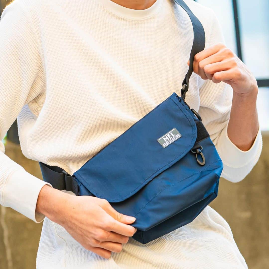 MEI(メイ) のインスタグラム：「MEI 2020 SPRING/SUMMER OLD BASIC collection MEI-000-200007 20 OLD BASIC MINI MESSENGER ¥3,900+tax カラー展開：BEIGE, BLACK, BROWN, GREEN, GREY, KHAKI, NAVY, PINK, PURPLE サイズ：W19(底面）×H22×D12  #mei #mei_bag #メイ #メイバッグ #recyclednylon #リサイクルナイロン #robicair #ロビックエアー #messenger #メッセンジャー #sustainable #サスティナブル」
