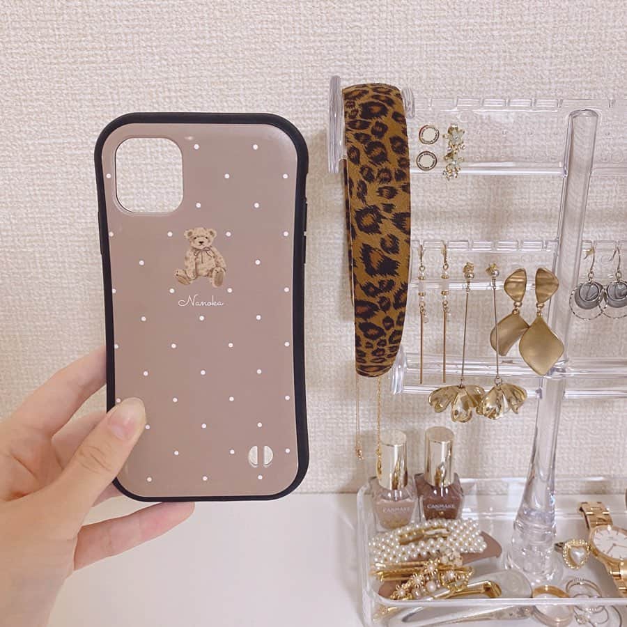 青木菜花のインスタグラム：「.﻿ .﻿ 新しいiPhoneケース🧸💓﻿ ﻿ ミルリークチュールのiPhoneケース﻿ どれも可愛すぎてもうずっと愛用させてもらってる🐰﻿ ﻿ 今回のも可愛すぎる〜くまちゃん﻿ .﻿ . #ミルリークチュール #iphoneケース #くま #アクセサリーケース #カチューシャ #ピアス #アクセサリー #アクセサリー収納 #instagood #instalike #l4l #lfl」