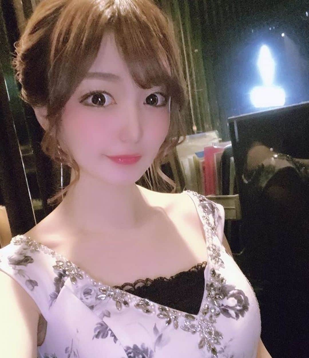 神出鬼没の【キャバ図鑑】のグルメインスタ