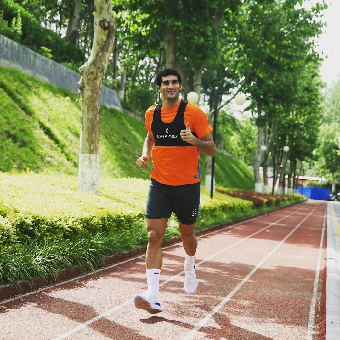 マルアン・フェライニのインスタグラム：「Happy to have finished quarantine today and left hospital. Thanks to the medical staff for taking care of me, to the club for their support and for all the messages I have received. Good to be back with my team ❤️ ❤️❤️ @lunengtaishan #freedom」