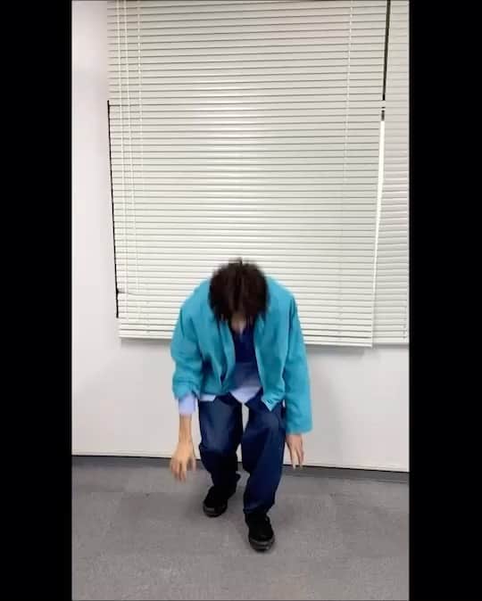 M!LKオフィシャルInstagramのインスタグラム：「＜M!LK体操🤸‍♀️ ～適度にいい運動～＞ 今日もM!LKと一緒に、おうちの中で安全に適度な運動をしましょう🏠 みなさんも毎日この時間に曲を準備してくださいね🔔 まずはイントロダクション🎵  #MILK #MILK体操 #サラブレッド御曹司CITYBOY #StayHomeEbidan #おうちで推し事」
