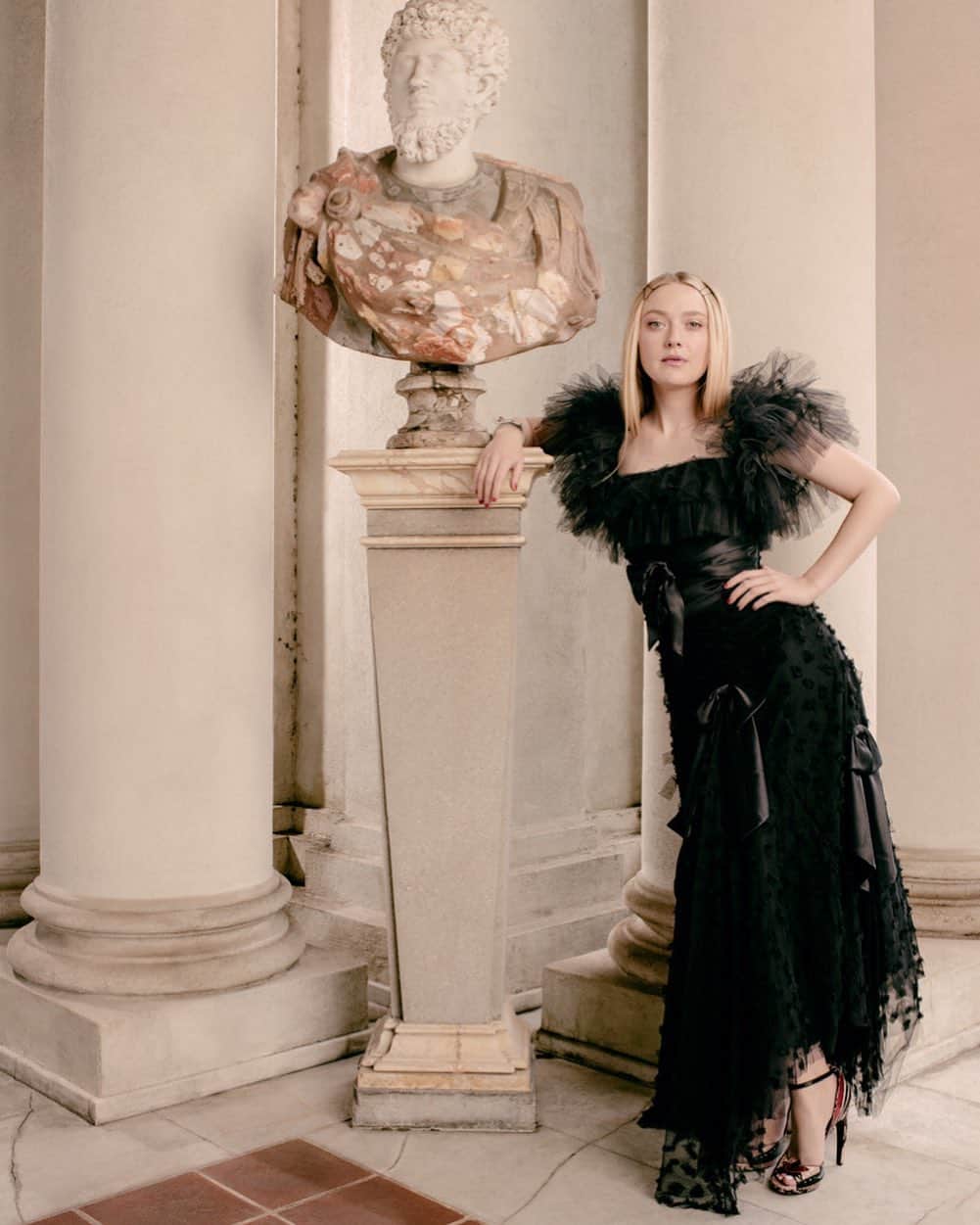 のインスタグラム：「Love @dakotafanning wearing Rodarte SS19 at @kateandlauramulleavy’s FW19 Runway show, photographed for @instylemagazine by @amyharrity (styled by @samanthamcmillen_stylist). #rodarte」