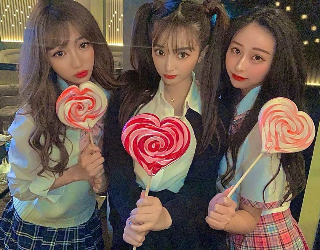 ERENAのインスタグラム：「🍭👩‍👧‍👧🤟🏻」