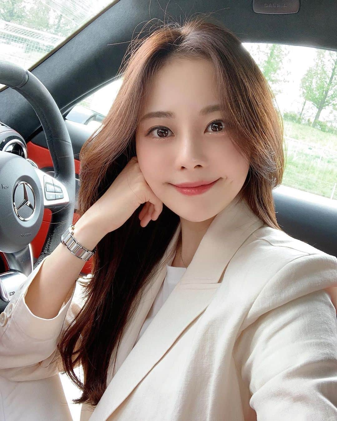 キム・ミニョンさんのインスタグラム写真 - (キム・ミニョンInstagram)「1일 카레이서체험 🚘❤️ 운전하는 내자신이 무섭다... 남편은 제 옆자리타고 멀미나서 중도퇴장했어요🤢🤦🏻‍♀️ ㅋㅋㅋㅋㅋㅋㅋㅋㅋㅋㅋㅋㅋㅋ ⠀ #메르세데스벤츠#AMG드라이빙아카데미」5月13日 11時50分 - minyoung_aori