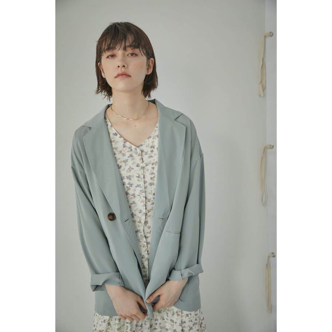 アヴァンリリィのインスタグラム：「RECOMMEND ITEM ㅤㅤㅤㅤㅤㅤㅤㅤㅤㅤㅤㅤㅤ SHEL'TTER WEBSTOREにて発売中🚚 ㅤㅤㅤㅤㅤㅤㅤㅤㅤㅤㅤㅤㅤ ：JACKET エステルツイルテーラージャケット Price.¥6,990+tax No.180DS830-3120 ㅤㅤㅤㅤㅤㅤㅤㅤㅤㅤㅤㅤㅤ ：ONE PIECE GRACE FLOWERｻｲﾄﾞﾚｰｽｱｯﾌﾟﾜﾝﾋﾟｰｽ Price.¥7,990+tax No.180DS533-1430 ※6月発売予定 ㅤㅤㅤㅤㅤㅤㅤㅤㅤㅤㅤㅤㅤ ：NECK LACE ウェーブネックレス Price.¥2,490+tax No.180DS856-1520 ㅤㅤㅤㅤㅤㅤㅤㅤㅤㅤㅤㅤㅤ ㅤㅤㅤㅤㅤㅤㅤㅤㅤㅤㅤㅤㅤ 画像をタップで商品詳細をご覧いただけます🔍 _______________________________________________________ #AVANLILY #アヴァンリリィ」