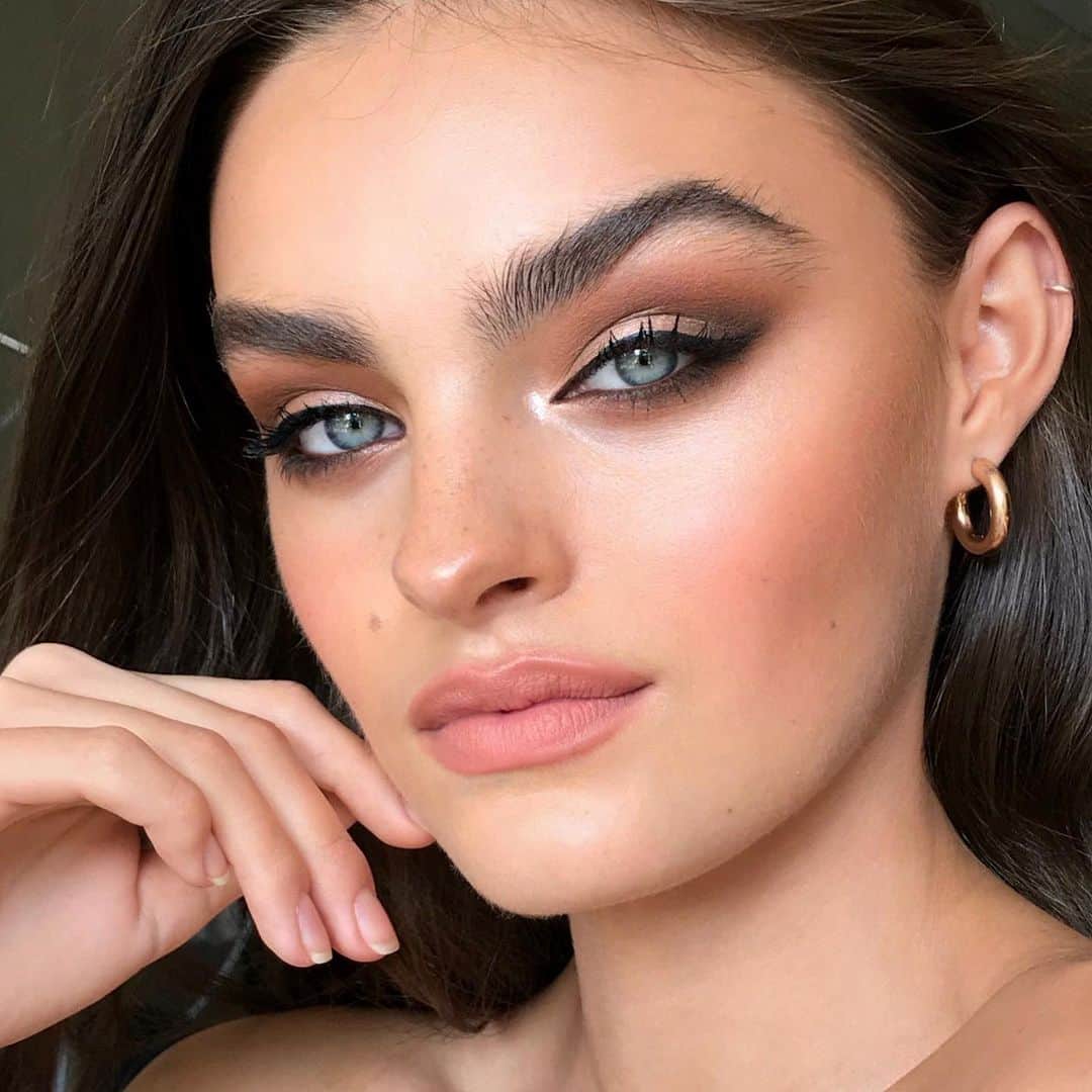Ania Milczarczykのインスタグラム：「I call this one: OMG I JUST WANT TO DO MAKEUP AGAIN! Feat. @freyawalton」