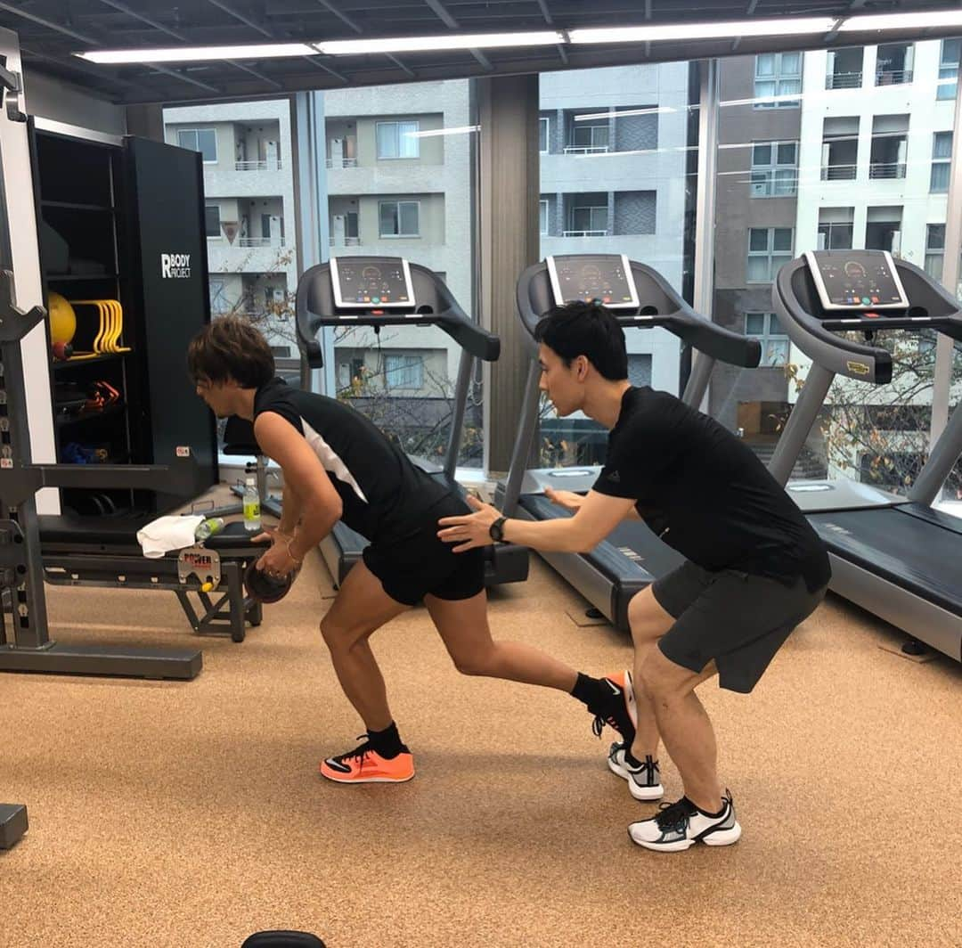 細貝萌さんのインスタグラム写真 - (細貝萌Instagram)「Throwback.🧘🏻‍♂️Training. 以前からWebsiteにはたくさん載せていますが、数枚だけでも過去のものを載せるようにします🙏🏼2019年のオフシーズンのものですが、何か参考になれば🙇🏻‍♂️🙇🏻‍♂️ #rhrowback#training#トレーニング」5月13日 12時04分 - hajime_hosogai_official