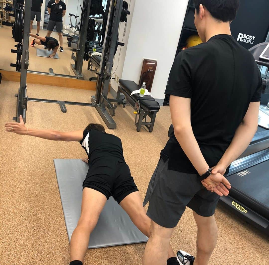 細貝萌さんのインスタグラム写真 - (細貝萌Instagram)「Throwback.🧘🏻‍♂️Training. 以前からWebsiteにはたくさん載せていますが、数枚だけでも過去のものを載せるようにします🙏🏼2019年のオフシーズンのものですが、何か参考になれば🙇🏻‍♂️🙇🏻‍♂️ #rhrowback#training#トレーニング」5月13日 12時04分 - hajime_hosogai_official