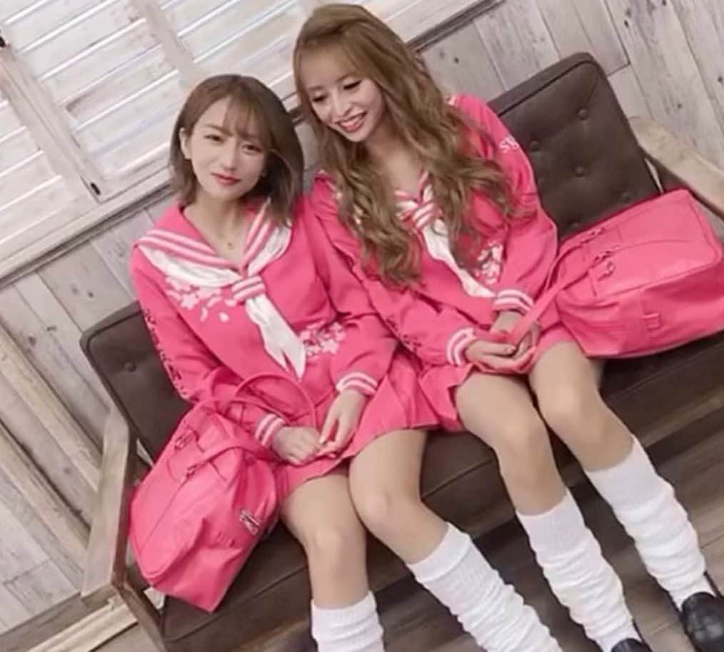 ERENAのインスタグラム：「. . りょうさんが居ないとえれなは生きていけないのです🥺」