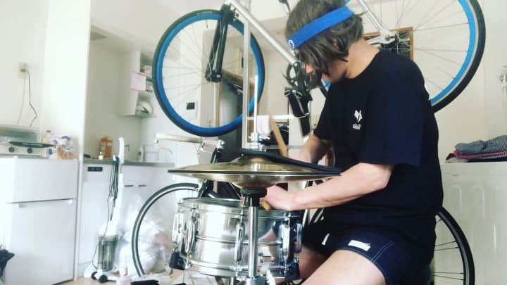おたこぷーのインスタグラム：「自宅ドラム漫談　穴(あな) #スネア #俺の #昼顔 #おうち時間」