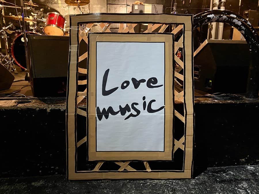 まさやんさんのインスタグラム写真 - (まさやんInstagram)「2020.5.10 フジテレビ 「Love music」 #Lovemusicの舞台セット #四星球小道具図鑑 #Lovemusic」5月13日 12時32分 - masayuki_web