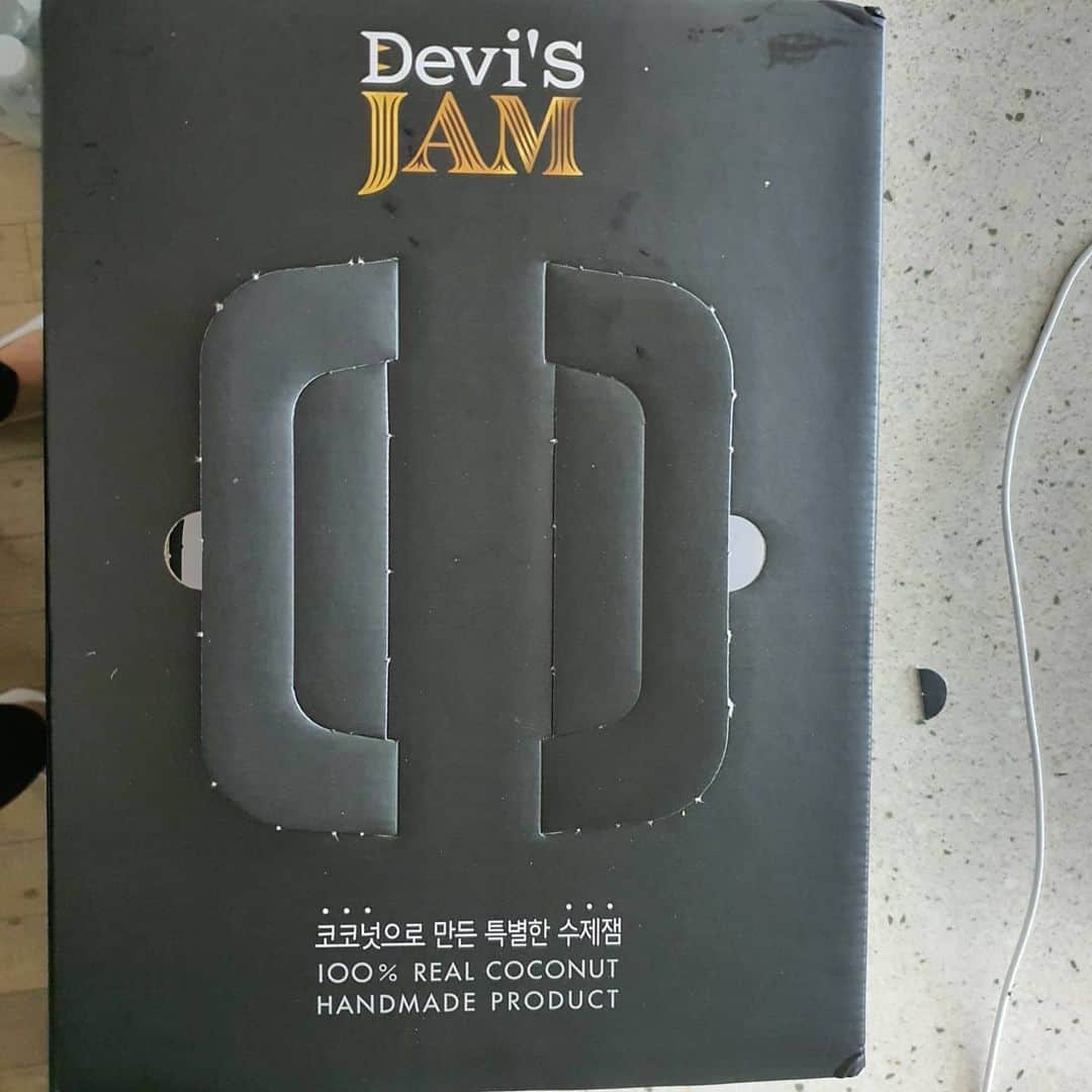 ホ・ジョンミンのインスタグラム：「#devisjam 바야바누나 고마워 얼른 식빵 사다가 쳐발쳐묵해야징 씐난다」