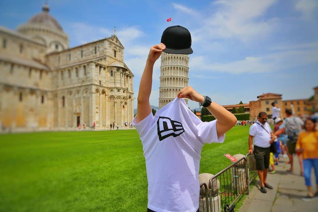 草野大成のインスタグラム：「🇮🇹Italia🇮🇹 . . . ピサの斜塔でやっぱりみんなやっていたのが「ピサとどんな感じで写真を撮るか？」でした。 . . とりあえず他の人がやってるような事はやめようと思って撮ったのですが、エゲツないバケモノ揃いでした。 . . 今度はもっと面白い撮り方を考えていきます。 . . 早くまた行きたいな。 . . #ピサの斜塔 #torredipisa #italia #みのるほど頭を垂れる稲穂かな #常に感謝を忘れない」