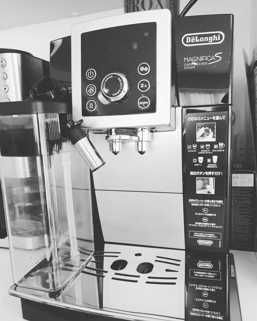 高萩洋次郎さんのインスタグラム写真 - (高萩洋次郎Instagram)「#おうち時間  家でコーヒーを飲むことが増えたので買いました。  最高に美味しい☕  #デロンギ  #コーヒー飲んでリラックス」5月13日 13時05分 - yojiro_08