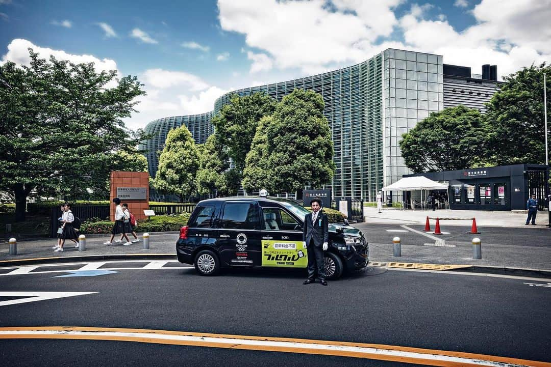 km観光タクシーさんのインスタグラム写真 - (km観光タクシーInstagram)「Photo @klaus.einwanger.photographer  The National Art Center, Tokyo (2019)  #tokyodrive #tokyotrip #tokyotour #tokyosightseeing #tokyolife #tokyonow #tokyotravel #thingstodointokyo #mytokyois #thingstodoinjapan  #tokyotourism #観光タクシー #kmタクシー  #東京観光タクシー #kmtaxi #tokyotokyo #20cheersfortokyo #タクシー映え  #国際自動車 #tokyotaxiphotoproject」5月13日 13時02分 - tokyodrive.jp