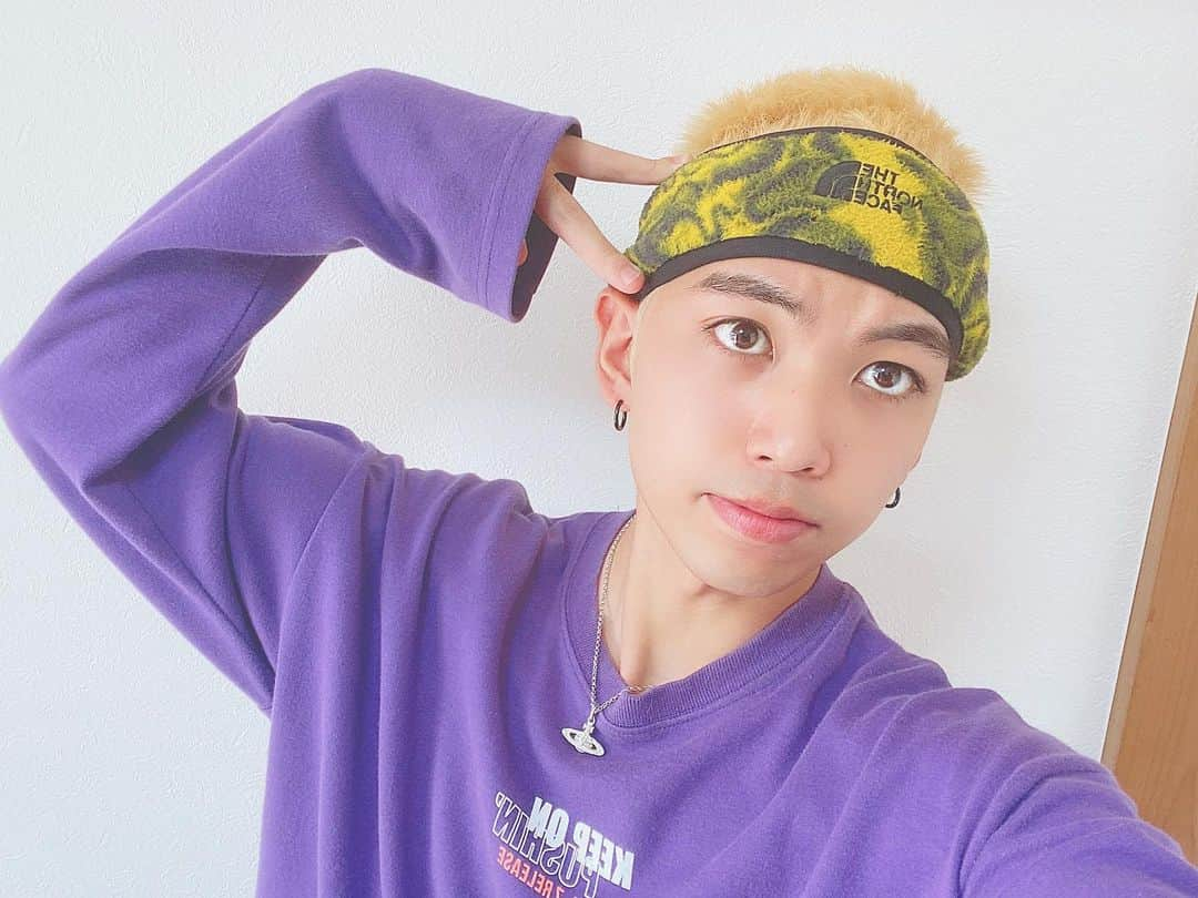 エビのインスタグラム：「New hair color🍤 #やっぱ結局俺は金」