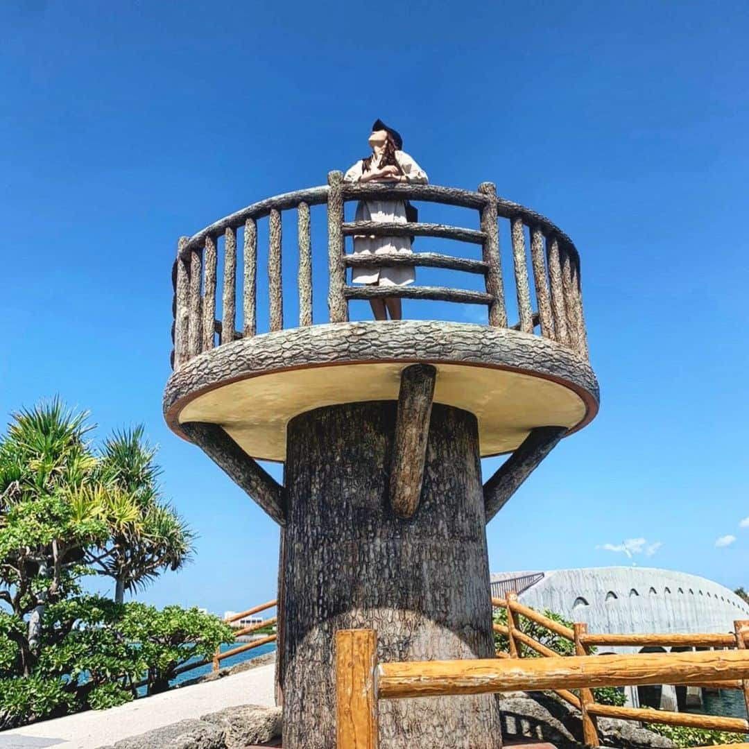 菅真鈴のインスタグラム：「‪.﻿ ﻿ こんにちまりん🌤‬﻿ ﻿ ‪青い海〜‬﻿ ﻿ ‪青い空〜‬﻿ ﻿ ‪いつかの写真🤳‬﻿ ﻿ ‪#カレッジコスモス #カレコス ‬#sea #空 #青」