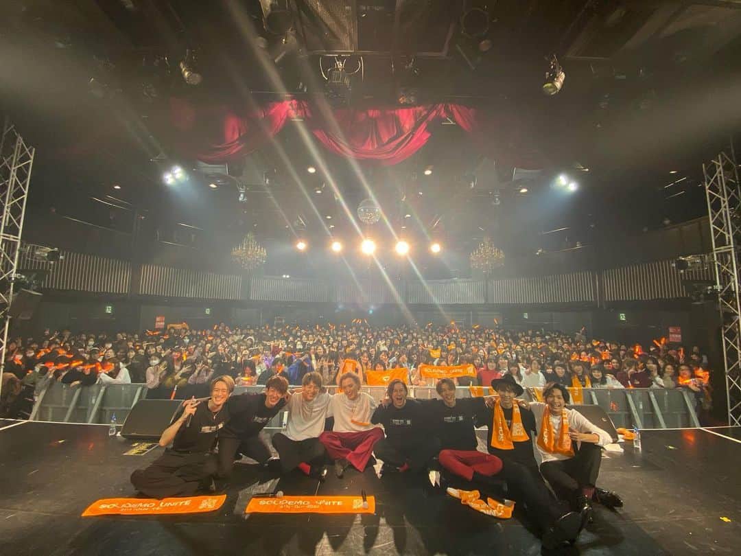 向山毅さんのインスタグラム写真 - (向山毅Instagram)「「SOLIDEMO 5th TOUR 2020 UNITE」 終了しました。 神奈川公演、福岡公演ファイナルの中止。Collarsの皆さんと育てて来たツアー！ 最後までUNITE出来なかった事。 楽しみにして下さってたCollarsの皆さんや初めてライブを観に来てくださる予定だった皆さん、すみません。 地元福岡で完全燃焼したかった。ただいま〜っちまた言いたかった！！お帰り〜っち声援に包まれたかった。  初日東京公演から大阪公演までのwith Collarsでの最幸の思い出写真！！ 色んなことがありましたが、どれも良い思い出です！！ また６th Tourが出来ますように。 １日も早くこの事態が終息に向かいますように。 みんなが元気で安心して過ごせますように。  2020年1月31日(金)＜東京＞新宿ReNY 開場17:45/開演18:30  2020年2月7日(金)＜宮城＞仙台darwin 開場18:00/開演18:30  2020年2月8日(土)＜埼玉＞HEAVEN’S ROCK さいたま新都心 VJ-3 開場17:00/開演17:30  2020年2月9日(日)＜千葉＞柏PALOOZA 開場17:00/開演17:30  2020年2月15日(土)＜広島＞BLUE LIVE HIROSHIMA 開場16:45/開演17:30  2020年2月16日(日)＜愛知＞名古屋ボトムライン 開場16:45/開演17:30  2020年2月24日(月･祝)＜大阪＞umeda TRAD 開場16:45/開演17:30  中止　2020年2月29日(土)＜神奈川＞横浜ランドマークホール 開場16:45/開演17:30  中止　2020年3月1日(日)＜福岡＞福岡スカラエスパシオ 開場16:45/開演17:30  #SOLIDEMO #TOUR #LIVE #UNITE #Collars  #artist #singer #vocalist #group #acappella #chorus  #japan #tokyo  #地元 #福岡 #地元愛」5月13日 19時36分 - take_solidemo