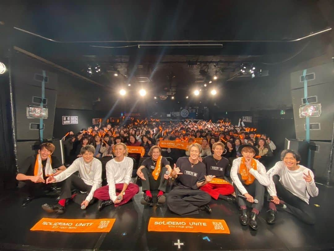 向山毅さんのインスタグラム写真 - (向山毅Instagram)「「SOLIDEMO 5th TOUR 2020 UNITE」 終了しました。 神奈川公演、福岡公演ファイナルの中止。Collarsの皆さんと育てて来たツアー！ 最後までUNITE出来なかった事。 楽しみにして下さってたCollarsの皆さんや初めてライブを観に来てくださる予定だった皆さん、すみません。 地元福岡で完全燃焼したかった。ただいま〜っちまた言いたかった！！お帰り〜っち声援に包まれたかった。  初日東京公演から大阪公演までのwith Collarsでの最幸の思い出写真！！ 色んなことがありましたが、どれも良い思い出です！！ また６th Tourが出来ますように。 １日も早くこの事態が終息に向かいますように。 みんなが元気で安心して過ごせますように。  2020年1月31日(金)＜東京＞新宿ReNY 開場17:45/開演18:30  2020年2月7日(金)＜宮城＞仙台darwin 開場18:00/開演18:30  2020年2月8日(土)＜埼玉＞HEAVEN’S ROCK さいたま新都心 VJ-3 開場17:00/開演17:30  2020年2月9日(日)＜千葉＞柏PALOOZA 開場17:00/開演17:30  2020年2月15日(土)＜広島＞BLUE LIVE HIROSHIMA 開場16:45/開演17:30  2020年2月16日(日)＜愛知＞名古屋ボトムライン 開場16:45/開演17:30  2020年2月24日(月･祝)＜大阪＞umeda TRAD 開場16:45/開演17:30  中止　2020年2月29日(土)＜神奈川＞横浜ランドマークホール 開場16:45/開演17:30  中止　2020年3月1日(日)＜福岡＞福岡スカラエスパシオ 開場16:45/開演17:30  #SOLIDEMO #TOUR #LIVE #UNITE #Collars  #artist #singer #vocalist #group #acappella #chorus  #japan #tokyo  #地元 #福岡 #地元愛」5月13日 19時36分 - take_solidemo