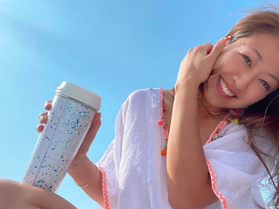 高橋有紀子のインスタグラム：「* 来週はしばらく雨が続きそうだから お天気が良い日は隙あらば屋上でピクニック🏡🌞 * * ゆいまるとやったクレヨンアートで作った お気に入りのタンブラーで冷たいお水を飲んで 太陽を浴びるだけで私は元気になれるのだ🥺💛 * クリクラのウォーターサーバーがあれば 息抜きのコーヒーもすぐ淹れれちゃうし☕️ * * で、もう夏でいいよね？？ * @39_editors  #クリクラFit #ウォーターサーバー #ウォーターサーバーのある暮らし #クリクラアンバサダー#コロナに負けるな #おうち時間 #子育て #女の子ママ #ママライフ #PR」