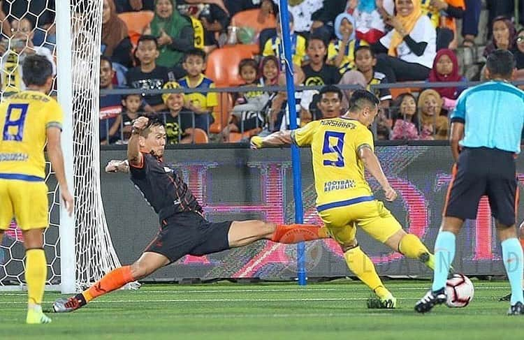 渡邉将基さんのインスタグラム写真 - (渡邉将基Instagram)「Lockdown🔐🇲🇾🌎 For 56 days 💪⚽️ #ramadan #ramadan2020 #kelantan #kelantanfa #kelantanfa #kotabharu #malaysia #malaysiafootball #enjoy #enjoyfootball #enjoylife #smile #stayathome #stayhome #staysafe #stayhealthy #stayfit #football #lockdown #tiktok #offside #teamoffside #offsideone #friends #friend #piace #pahang #pahangfa #hariraya」5月13日 14時15分 - masakiwatanabe1202