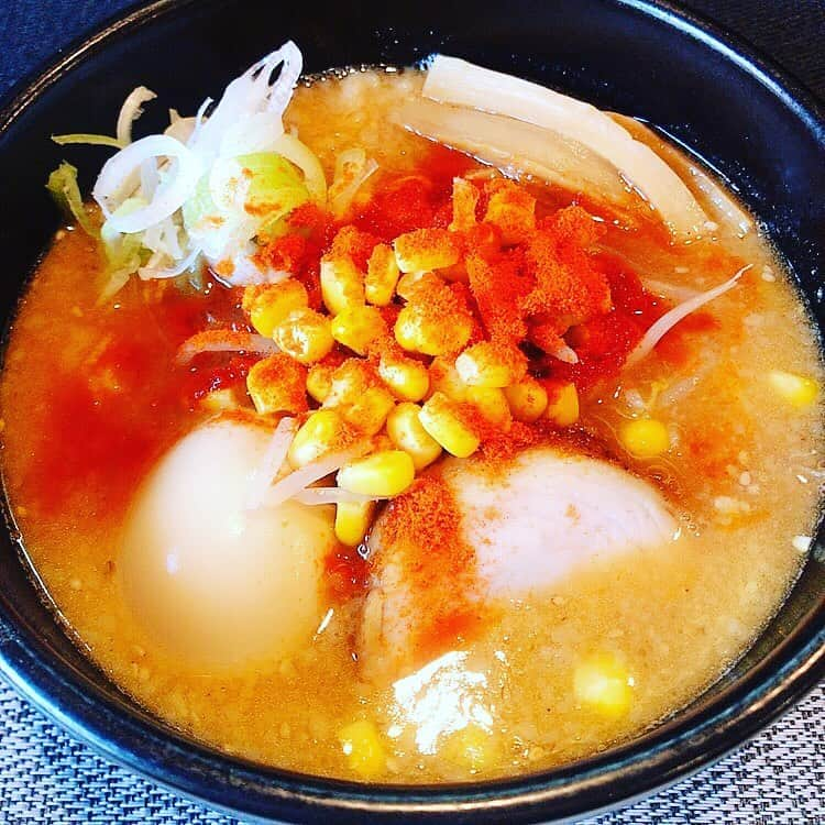 norimotoのインスタグラム：「本日の賄い🍜  激辛味噌ラーメン🔥 #つけ麺 #味噌ラーメン #頂 #中板橋 #ラーメン #餃子 #賄い🍜_激辛味噌ラーメン🔥 #本日 #辛味噌ラーメン #食品 #料理 #食事 #ディナー #ボウル #野菜 #ランチ #スープ #プレート #肉 #トマト #レストラン #ソース #おいしい #グルメ #コショウ #スパイシー #ホット #新鮮 #健康的 #タマネギ」