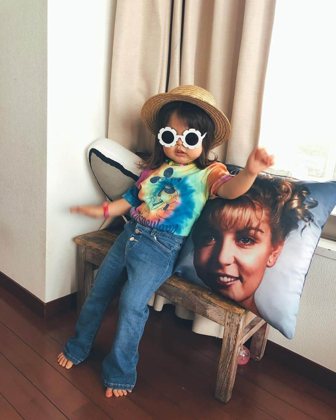 垣内彩未さんのインスタグラム写真 - (垣内彩未Instagram)「最近、母が選んだ服は すんなり着てくれません🙅🏻‍♀️ 娘に選ばせると ミッキーがいる服ばかり😂  このTシャツは LAのディズニーランドで買いました🌈  サングラスが 大好きで、 勝手に持ってきて 勝手にかけてます。🕶笑  #kakiuchiayamibaby」5月13日 15時16分 - kakiuchiayami