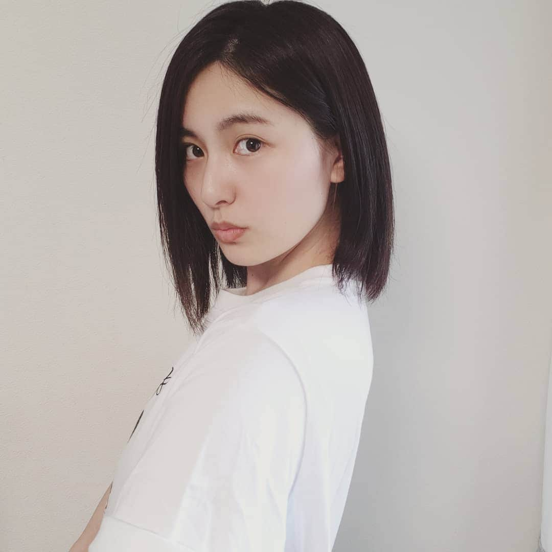 高山侑子さんのインスタグラム写真 - (高山侑子Instagram)「. 久しぶりにアイロンをかけてみたら、髪がめっちゃ伸びてることに気づいた😎  #毛量がすごい #美容室行きたい #反動でバッサリ切ってしまいそう」5月13日 15時49分 - takayamayuko_stardust