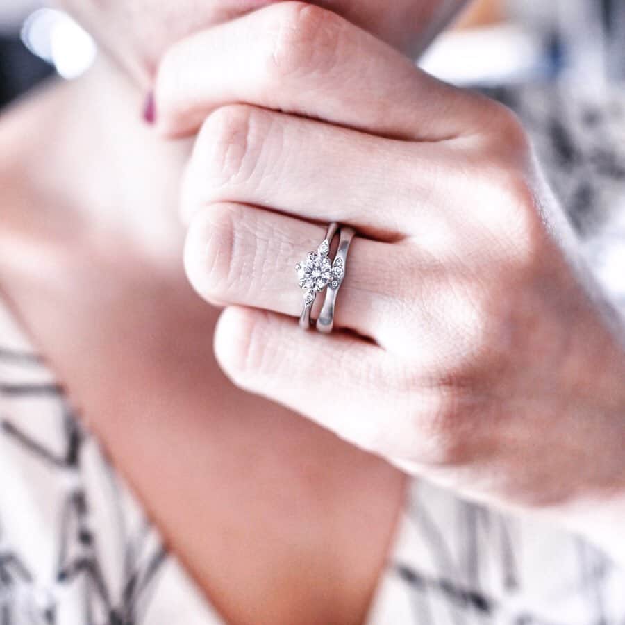 BIJOUPIKO(ビジュピコ)さんのインスタグラム写真 - (BIJOUPIKO(ビジュピコ)Instagram)「@bijoupiko_official . . . 国内外の結婚指輪・婚約指輪を 120ブランド6000種類以上セレクトしている 『ビジュピコ』 . シンプルから個性派まで、様々なテイストの ブライダルリングを一度にご覧いただけます♩ . . お下見のご予約も承っておりますので お気軽にご来店ください💍 . . . 💎ご来店の際は、特典がもらえるWeb予約がおすすめです♪  https://bijoupiko.com/contact/ . . . #ビジュピコ #bijoupiko #ブライダルリング #婚約指輪  #結婚指輪 #マリッジリング #エンゲージリング #ダイヤモンド #diamond #指輪 #ring #特典 #指輪探し #プロポーズ #結婚 #propose  #サプライズ#大人カジュアル #リング  #ウェディング #結婚式 #結婚式準備 #2020冬婚#2020夏婚 #2020秋婚  #ジュエリー #プレ花嫁 #卒花嫁 #お洒落さんと繋がりたい  #日本中のプレ花嫁さんと繋がりたい」5月13日 15時59分 - bijoupiko_official