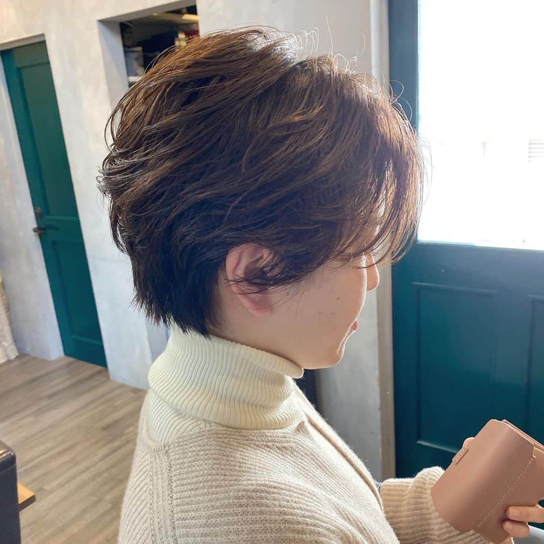 野口和弘のインスタグラム：「質感を意識したショートボブ。」