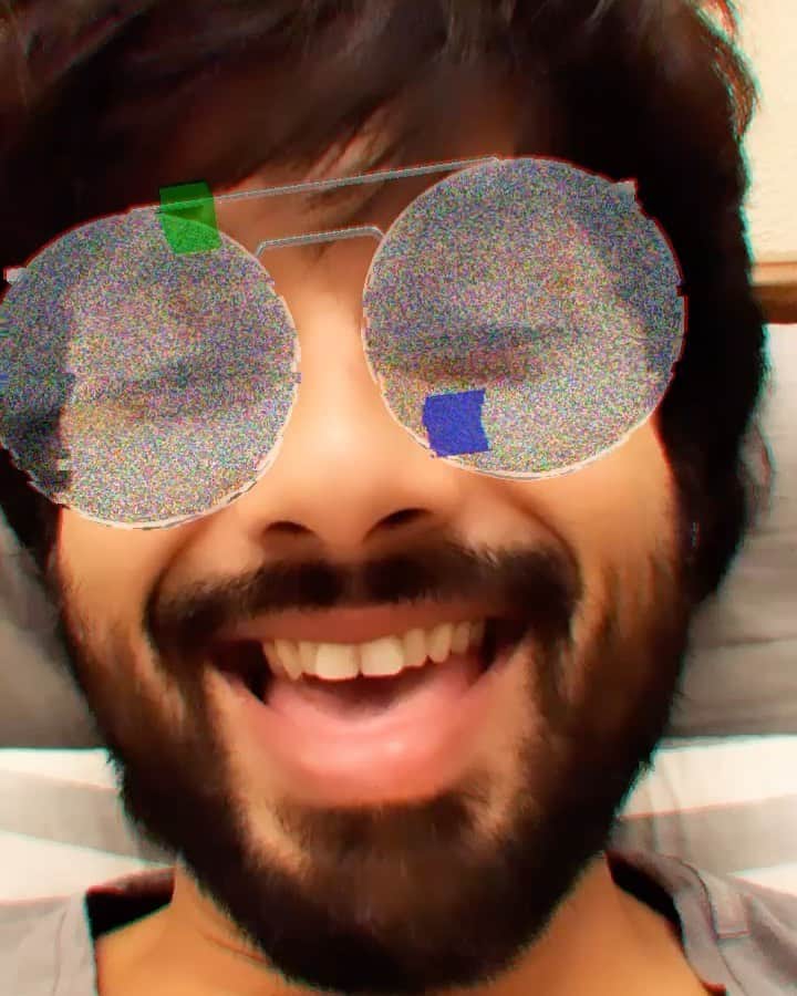シャーヒド・カプールのインスタグラム：「Entering quarantine phase 4 be like . . @mira.kapoor can’t deal no more with me.」