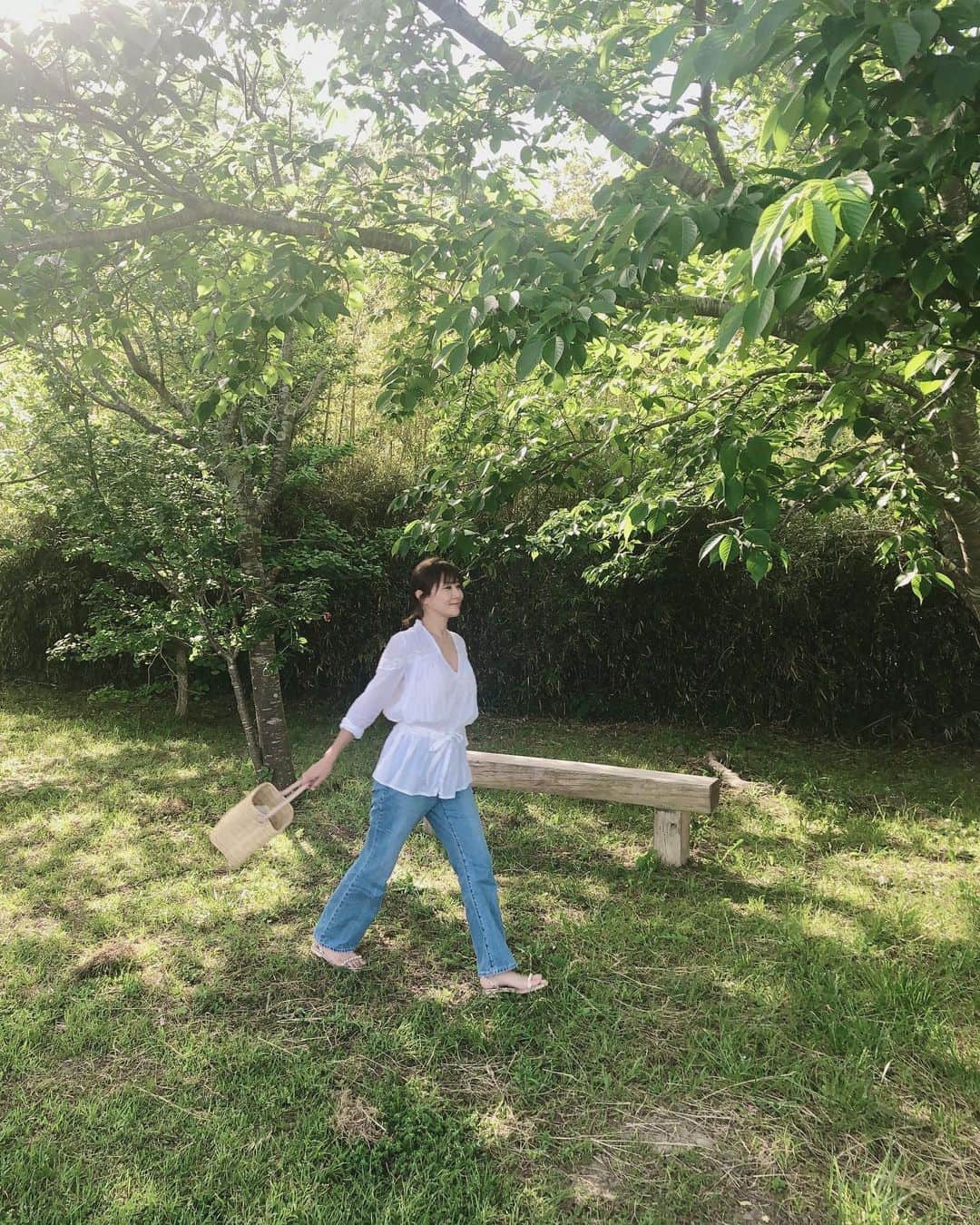 藤崎奈々子さんのインスタグラム写真 - (藤崎奈々子Instagram)「お散歩のお供に おろしたての @fatimamorocco のカゴバック ・ ちょっと深めのカゴバックなので お散歩中に飲むお茶も入ります 小さく見えてなかなかの収納力！ ・ 持ち手のピンクがお気に入り💕 ・ #ファティマモロッコ#カゴバッグ#お散歩」5月13日 16時23分 - nanakofujisaki