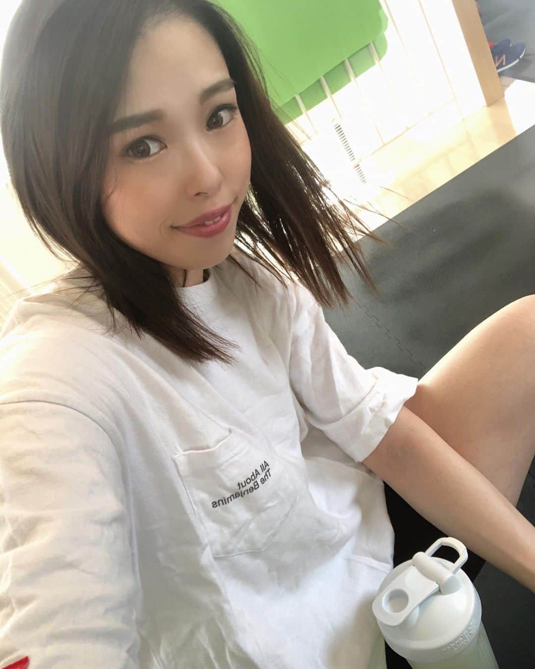 川戸沙羅のインスタグラム：「@styleshown_gym 1階のマシン搬入に続き、2階のアタッチメントも2つ増やしました🏋🏼‍♀️✨ 皆さんに早く使って貰いたくてウズウズ🥺 後もう少しです🌈💕 それまでは オンライングループレッスン 次回5月17日12:00〜(40分) 初めての方は¥1.100でお受け頂けますのでご希望の方はお問い合わせ下さい🌟 オンラインパーソナルも受付中です✨  #オンラインパーソナル #オンライングループレッスン #オンラインレッスン #筋トレ #ZOOM #美尻 #美脚 #女性トレーナー #ヒップアップ #おうち時間 #stayhome」