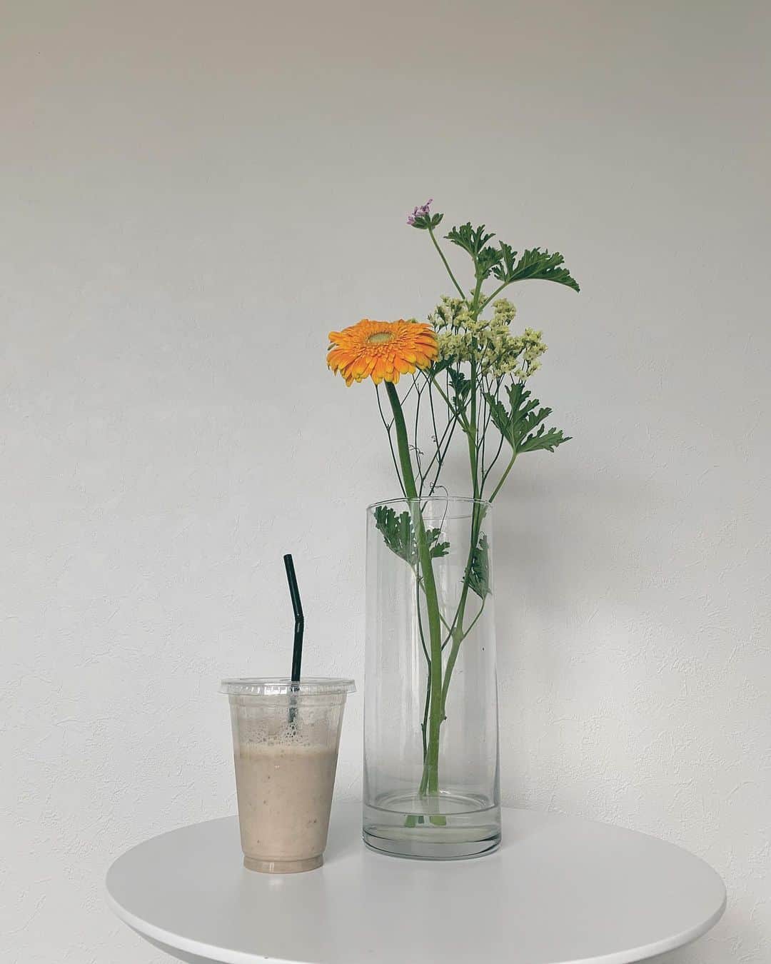fumikaさんのインスタグラム写真 - (fumikaInstagram)「３時のおやつに﻿ バナナスムージー🍌🍌🍌﻿ これは癖になりそぅ。﻿ ﻿ #flower﻿ #花がある暮らし ﻿」5月13日 16時29分 - fumikasingasong