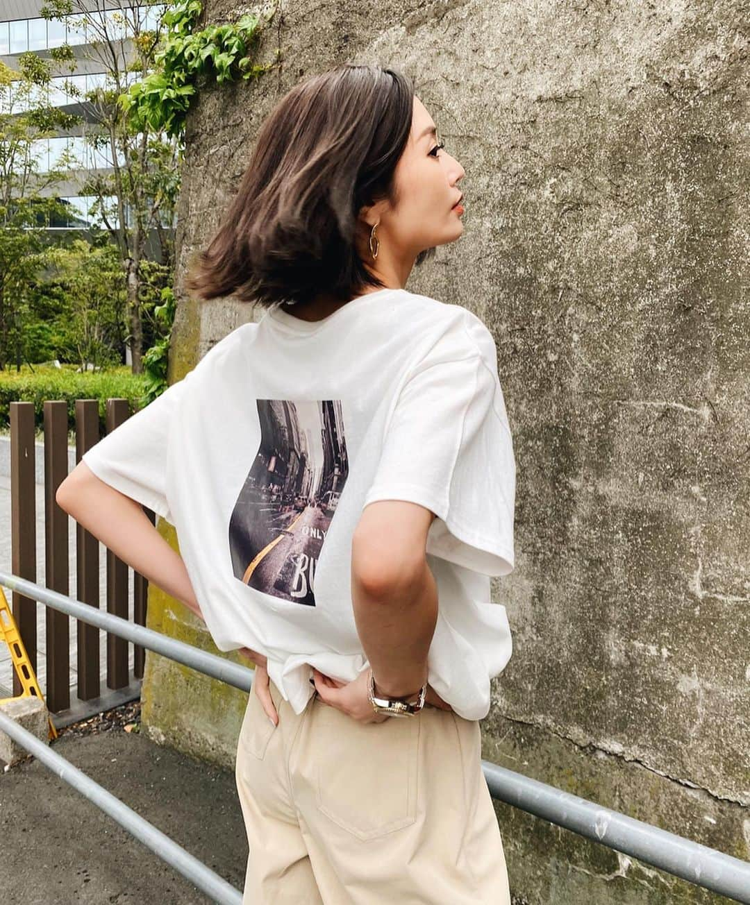 島袋聖南さんのインスタグラム写真 - (島袋聖南Instagram)「オリジナルの可愛いTシャツ作ったよ☺️🌴 トレンドのタイダイ柄やバックプリントなど オーバーサイズシルエットで着やすいです！ みてみてね👕💕 @wdot_official」5月13日 16時37分 - seina4444