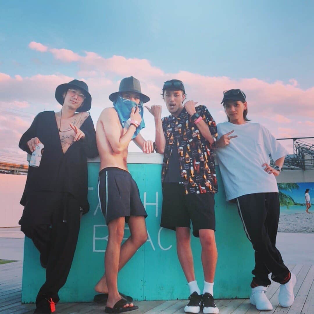 加藤 聖也のインスタグラム：「. 早く会いたいな〜 飲みいきたいな〜 遊び行きたいな〜 と思いつつ、昔の写真をあさる🥺 #一番最後好きすぎる😔笑 #いつも優しくてかっこいいお兄様達」