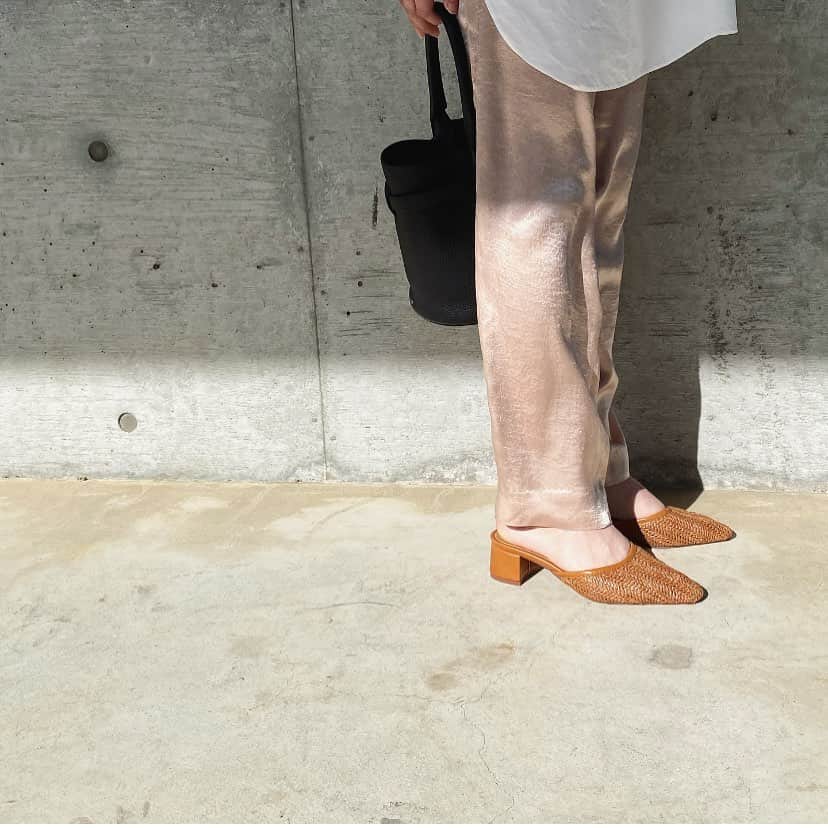 hannaのインスタグラム：「何にでもあうやつ👡💕 #maisoncouleur #メゾンクルール#メッシュ#ミュールサンダル」