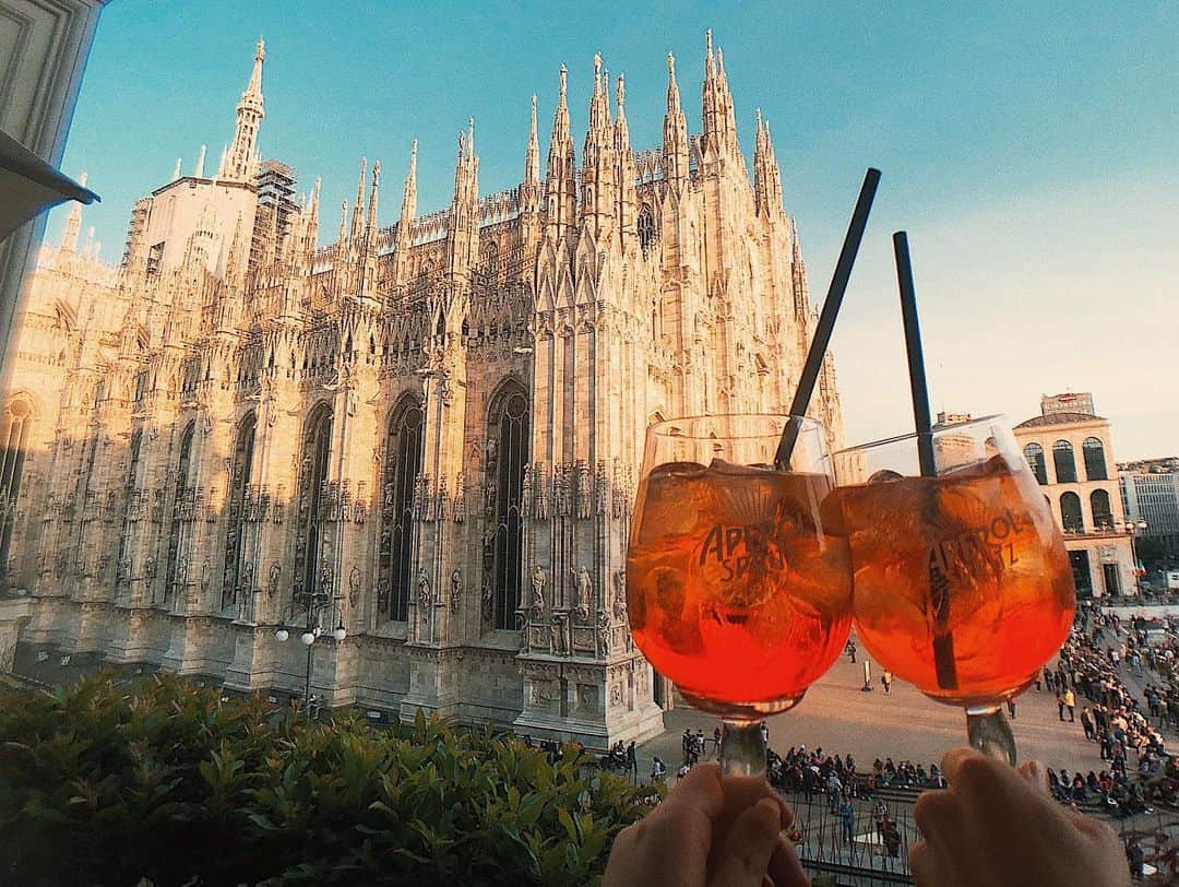 のインスタグラム：「🇮🇹 . 𝙈𝙚𝙢𝙤𝙧𝙞𝙚𝙨 𝙤𝙛 𝙈𝙞𝙡𝙖𝙣 𝗶𝘀 𝙡𝙞𝙠𝙚...𝙘𝙤𝙡𝙤𝙧𝙚𝙙 𝙤𝙛 𝙤𝙧𝙖𝙣𝙜𝙚 🍊🧡 . . . #旅するヴァイオリニストinITALY #旅するヴァイオリニストinSunPrincess #JTBSUNPRINCESSWORLDCRUISE2019 #SunPrincess #WorldCruise #Cruise #Milan#Milano#ITALY#ITALIA#Travel#Traveler#Violinist#Artist#music#love#happy#相知明日香#旅するヴァイオリニスト#旅#旅行#ヴァイオリン#音楽#イタリア#ミラノ#クルーズ#世界一周#世界一周クルーズ#🇮🇹」