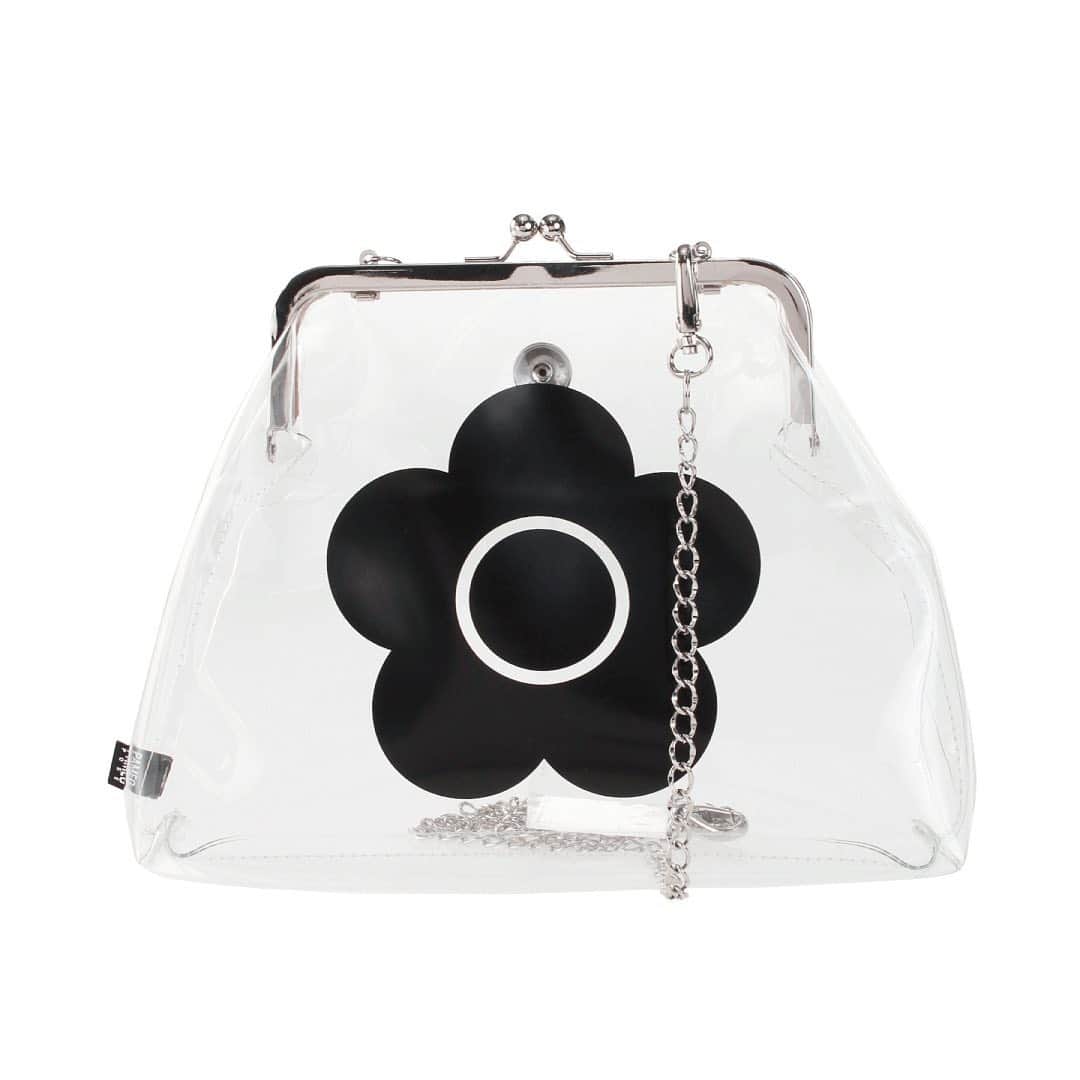 のインスタグラム：「【MARY QUANT × PAMEO POSE コラボレーションアイテム】 - マリークヮントブランド誕生65周年&日本上陸50周年を記念し実現したPAMEO POSE @pameopose との コラボレーション - #デイジークリアポーチ - 大胆にプリントされたマリークヮントの アイコン・デイジーと、トレンド感のある PVC素材がレトロモダンなアイテム - 他にも多数展開しています - 詳しくはオンラインショップをチェック！ - ※店舗において臨時休業や営業時間の 変更をさせていただいております お手数ではございますが 店舗の営業時間につきましては 各商業施設・店舗までお問合せください なおオンラインショップでは 通常通りお買い物をお楽しみいただけます - #MARYQUANT #SUMMER2020 #NEWITEMS #FASHION #MARYQUANTXPAMEOPOSE #DaisyClearPouch #PAEOPOSE #COLLABOLATION #POUCH #BAG - #ポーチ #バッグ #クリアバッグ #パメオポーズ」