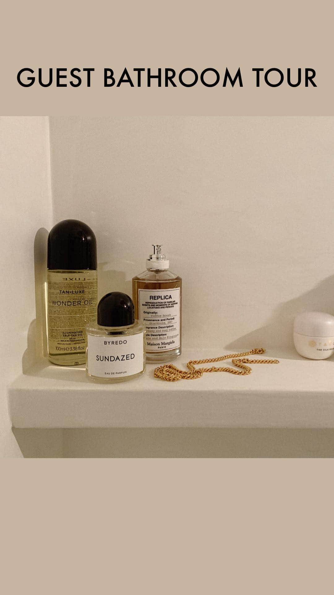 Marianna Hewittのインスタグラム：「Here’s a little tour of one of my bathrooms! I don’t know the shade name of the plaster or where the hardware is from.  Designer: @maison_trouvaille  #homewithMH」