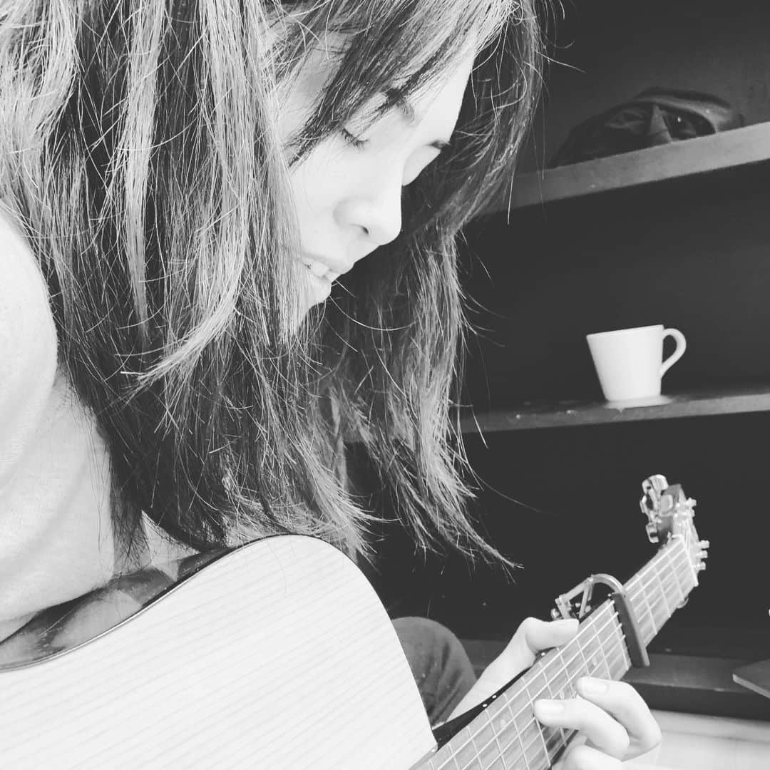 プリシラ・アーンのインスタグラム：「My son snuck in during my kid show and took this photo of me.  Thanks to everyone who joined! ❤️ If you missed it, it should be posted in my Stories somewhere.」