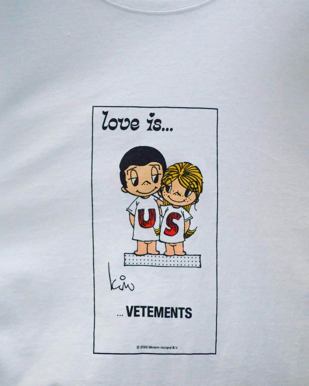 ヴェトモンさんのインスタグラム写真 - (ヴェトモンInstagram)「TAG YOUR LOVE IN THE COMMENTS! 👇👇👇 “LOVE IS... VETEMENTS”  INTRODUCING 12 COLLECTIBLE PIECES #VETEMENTSxLOVEIS CAPSULE - COLLECT THEM ALL - JUNE 2020 #NEWVETEMENTS」5月14日 4時05分 - vetements_official