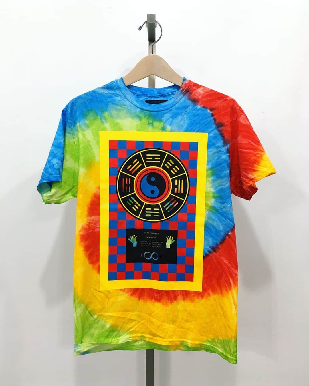 ケンゾーミナミのインスタグラム：「From 09/06/2019, images from the presentation for DEAD FEELINGS SS20 in Tokyo + Repost from @store50910jp 『BAGUA / TIE DYE 』have been available. . Image 1 & 2:  Sample Version.  Image 3 & 4: Final Production Version .  2019年9月6日、DEAD FEELINGS 春夏20のプレゼンテーション用のサンプルからの画像+ @store50910jp より。『BAGUA (八卦) / タイダイ』発売中。 . @nepenthes_newyork @nepenthes.official #kenzominami」