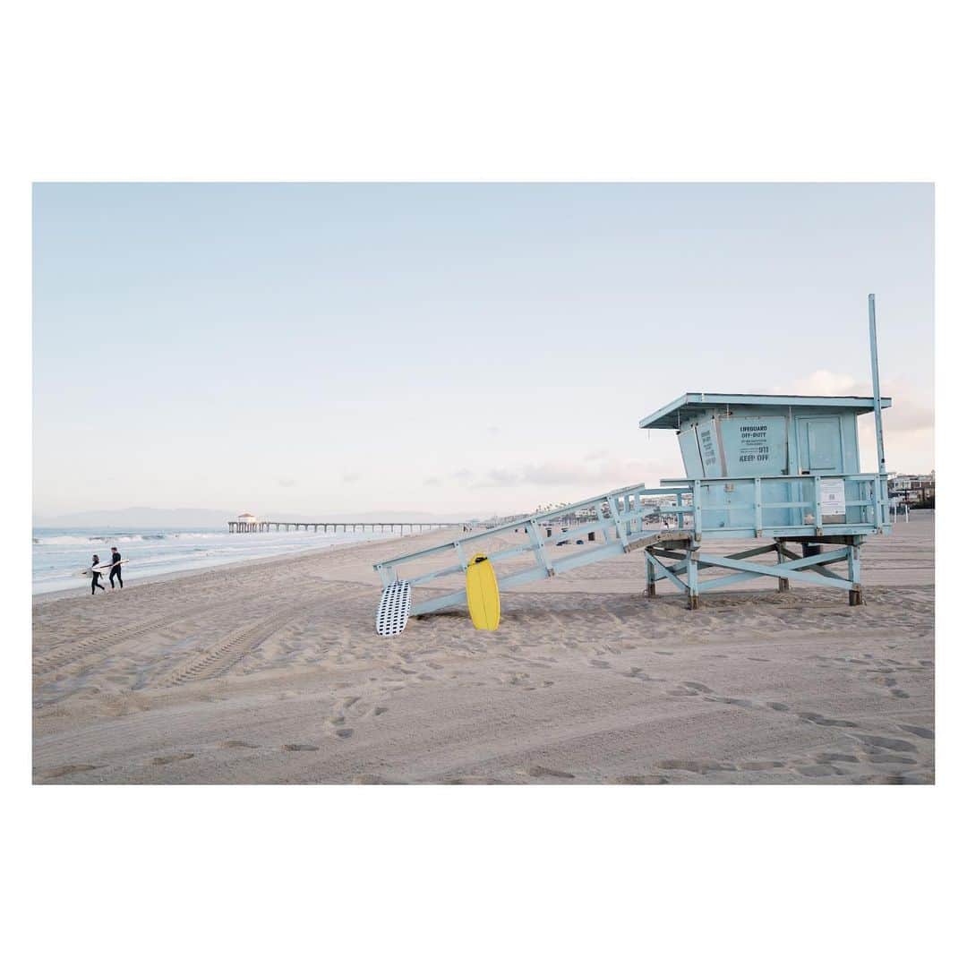 Pete Halvorsenのインスタグラム：「Scenes From A Quarantine: 10 photos from Opening Day . .  1. Neptune Tower 2. El Porto being El Porto 3. Just Do It. 4. “So I should have brought a wetsuit?” 5. @jlcvisuals getting the shot 6. Running down to the riptide 7. The Oldman and The Sea 8. @hippytree leading the way 9. Busier Day for @lacolifeguards  10. #PierPressure Freedom  Leica Q2 / Leica SL」