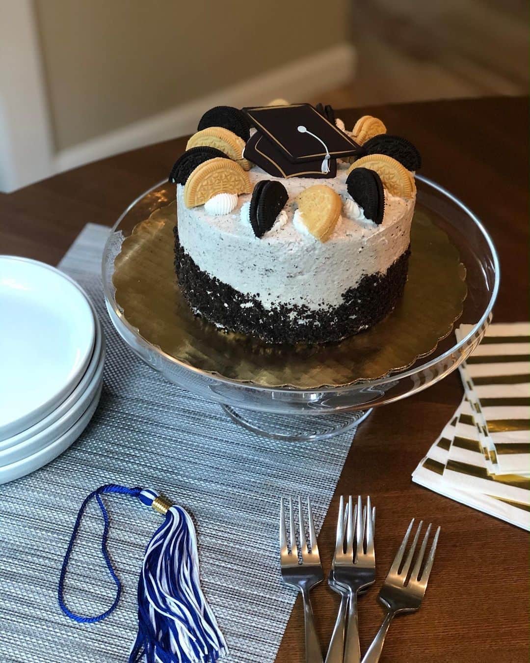 コールド・ストーン・クリーマリーのインスタグラム：「Congrats, Grad! 🎓 Enjoy your graduation celebration at home with an Ice Cream Cake from Cold Stone! Order one online today.」