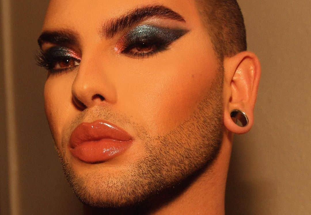 A riel D iazさんのインスタグラム写真 - (A riel D iazInstagram)「Shark boy & lava girl who? 🥵  @patmcgrathreal mothership IV decadence palette, 1995 lipstick & gold allure gloss. Foundation 15.  @houseoflashes iconic lashes」5月14日 4時32分 - theevanitydiary