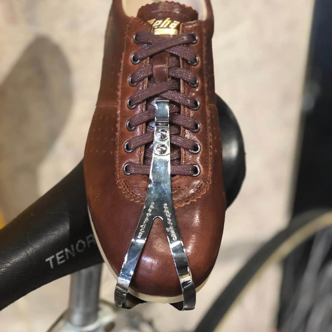 のインスタグラム：「Der Zeha Berlin Rennrad Schuh FAVORIT Jetzt auch in Onlineshop 🚲 #zehaberlin #streetbike #streetwear #sneakers #bike #bikelife #bikelove #rennrad #rennradliebe #vintage #heritagestyle」