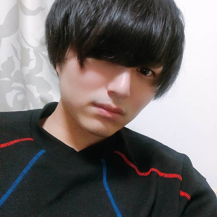 竹中雄大さんのインスタグラム写真 - (竹中雄大Instagram)「髪切りたい...💇‍♂️✂️」5月13日 20時03分 - yudai_vo
